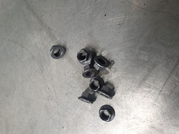 RACING NUTS M6