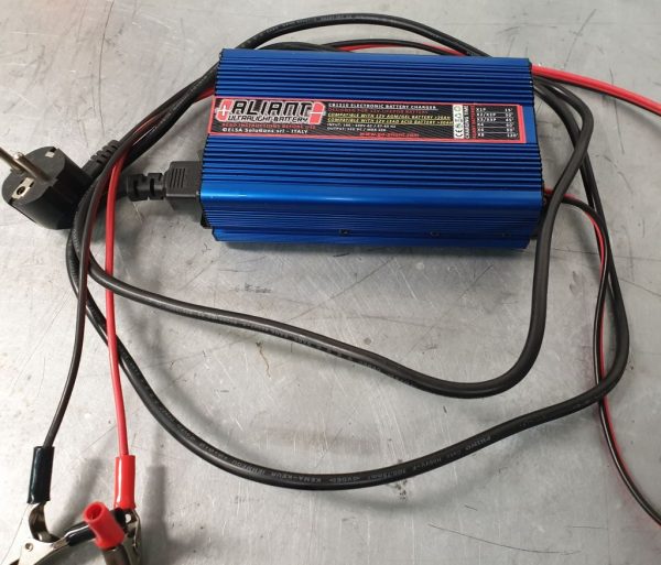 BATTERY CHARGER